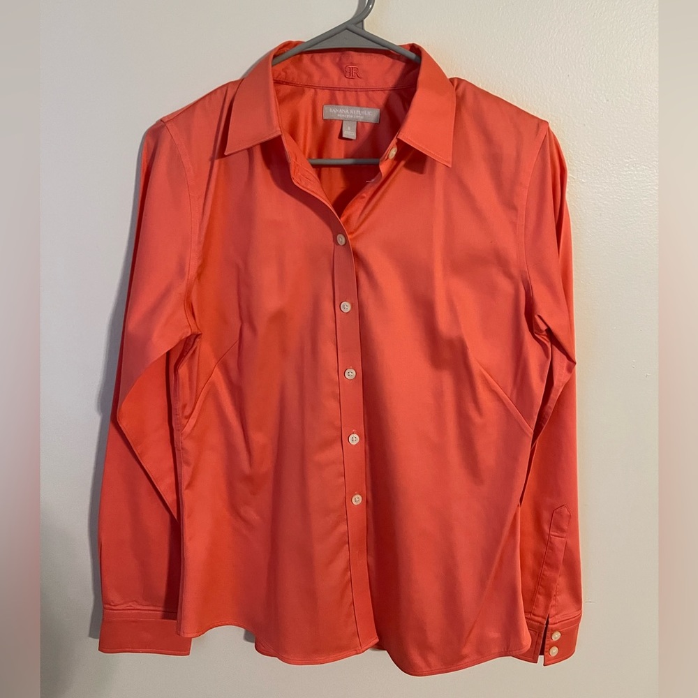 Banana Republic women’s collared shirt, non-iron fitted, coral, size 8